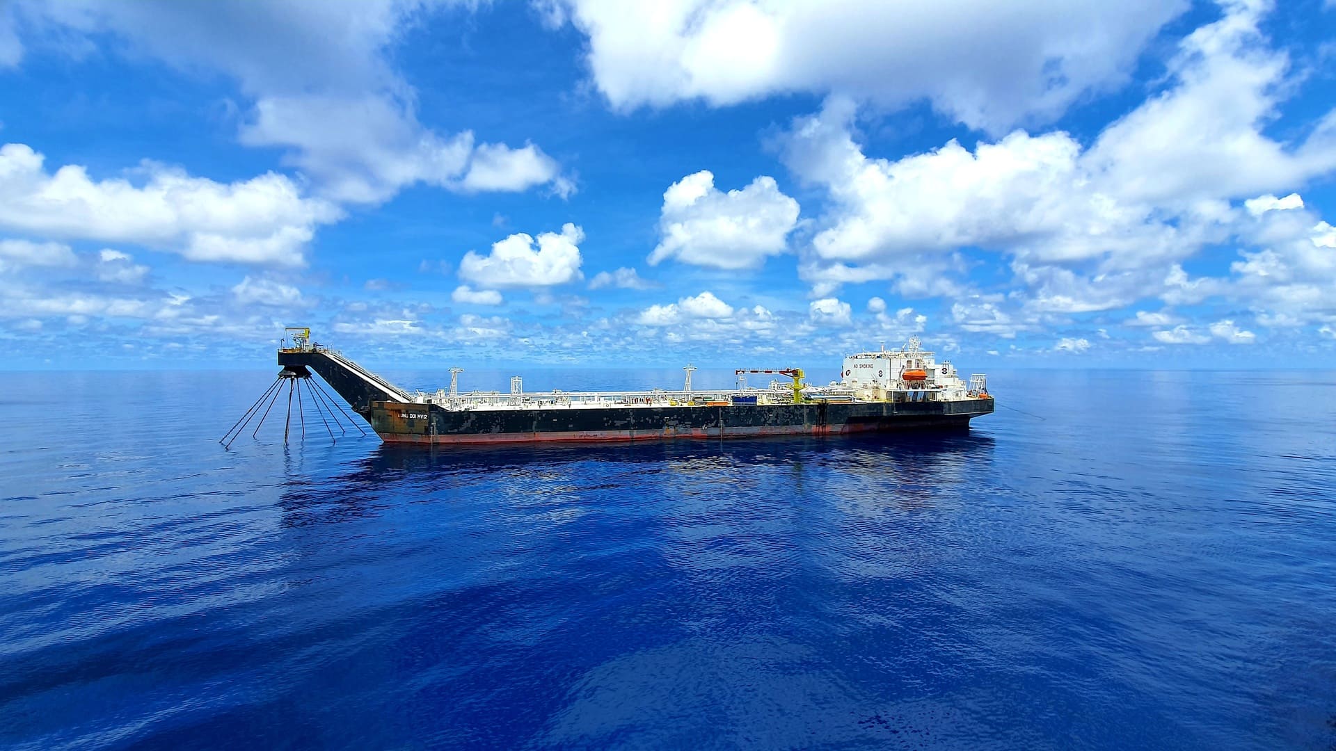 Vận chuyển, lắp đặt, vận hành và bảo dưỡng công trình biển